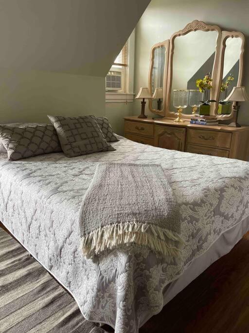Redefined Alchemy - Bright, Eclectic, Pretty Apt 3E Little Falls Bagian luar foto